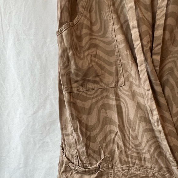 Urban Outfitters Cargo Pants Wide Leg in Swirl Tan Print size Large - Picture 5 of 6